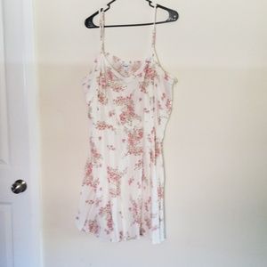 Old Navy Dresses - Worn twice! Old Navy white and pink summer dress Old Navy Dresses - Worn twice! Old Navy white and pink summer dress